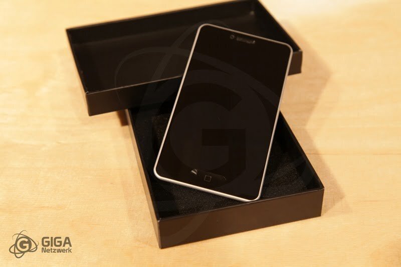 Un prototip al noului iPhone 5, creat de designerii germani