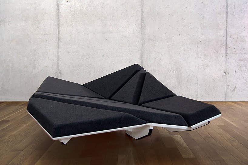 Cay Sofa, canapeaua care iti anticipeaza miscarile si isi schimba forma