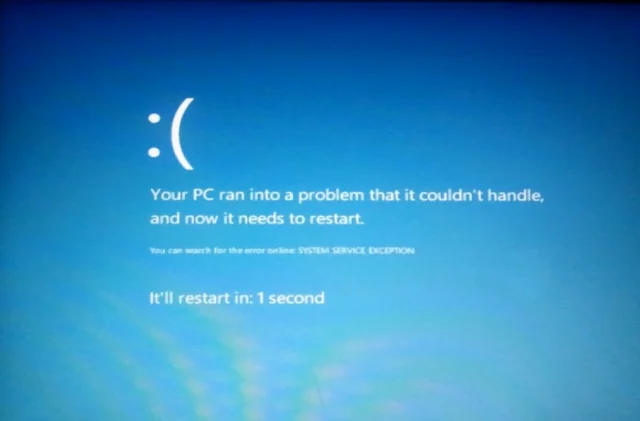 Windows 8 introduce un nou ecran albastru, cu „fata umana”