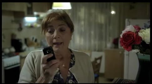 Nu le-a ajuns „Fluturele”. Cosmote vine cu alta reclama „Mama si fiul”