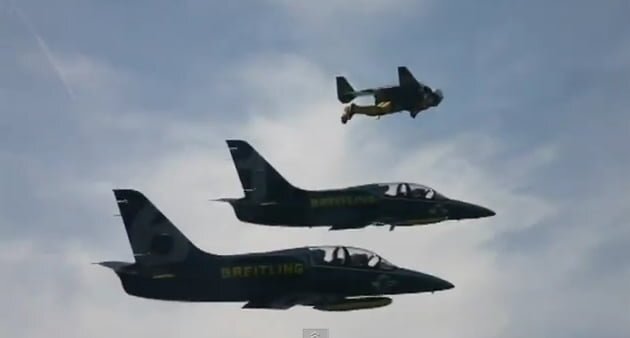 Jetman, omul care se intrece cu avioanele