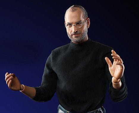 Steve Jobs action figures Papusa Steve Jobs, motiv de procese