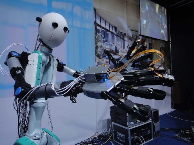 Japonezii dezvolta robotul Avatar 2.0