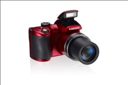 Samsung WB100. O camera care face fotografii 3D