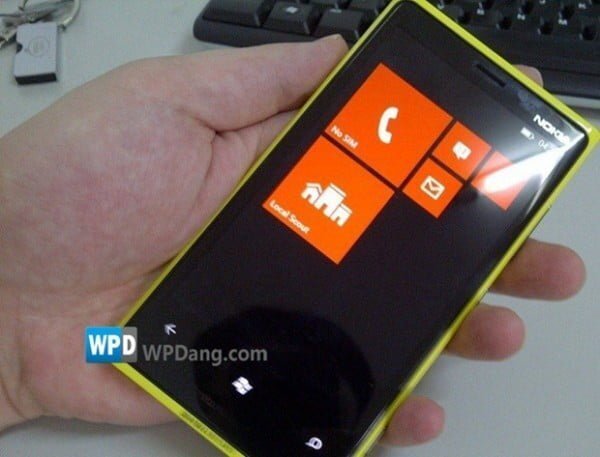 Primul telefon Nokia cu Windows 8. Va da lovitura?
