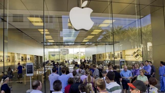 Isteria fanilor la debutul vanzarilor iPhone 5 (VIDEO)