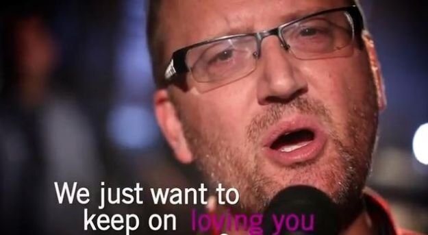 RIM vrea sa recucereasca dezvoltatorii de aplicatii cu serenada „Keep On Loving You” (VIDEO)