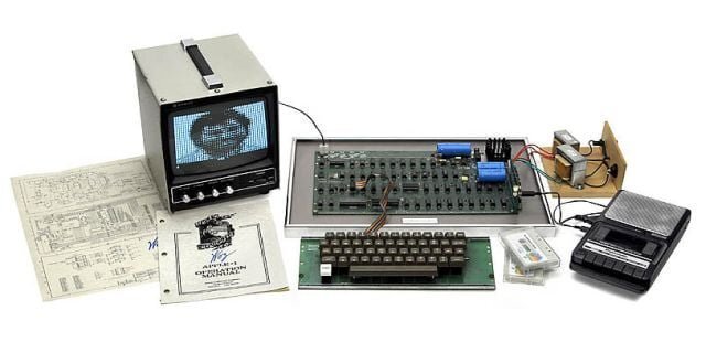 Un calculator Apple 1 functional, scos la licitatie pentru 90.000 de dolari (VIDEO)