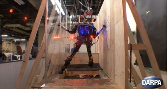 Pet Proto. Robotul care escaladeaza obstacole (VIDEO)