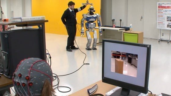 Matrix in realitate! Roboti controlati cu puterea gandului (VIDEO)