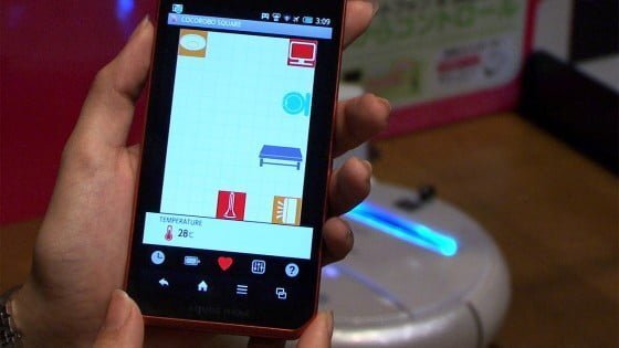 Sharp Cocorobo. Cum sa “dai” cu aspiratorul cu telefonul mobil (VIDEO)