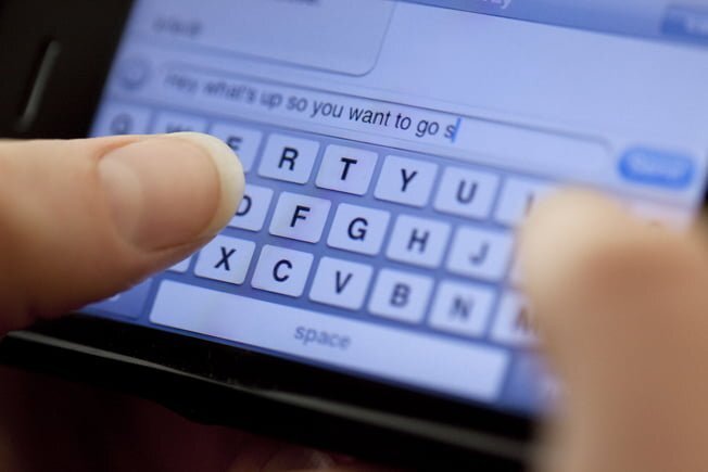 texting-2 PhoneGeeks. Topul celor mai cool telefoane sub 1.000 de lei