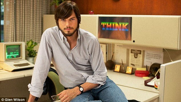 Primele imagini cu Ashton Kutcher in rolul lui Steve Jobs