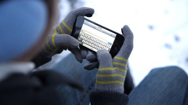 AnyGlove: Cum sa-ti folosesti device-urile touchscreen cand porti manusi (VIDEO)