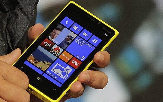 Nokia lanseaza un nou model Lumia (VIDEO)