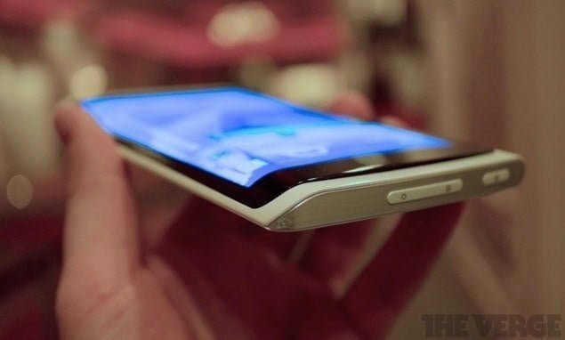 telefon cu ecran samsung-flexible-oled